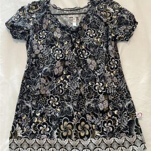 Peaches Floral Black and White scrub Top size xs